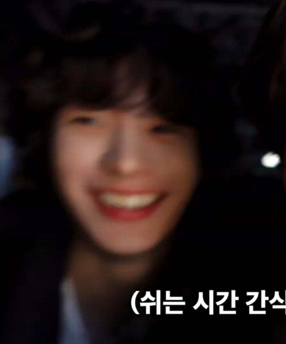 [잡담] 간식 먹으러 산책가는 앤톤 너무 귀여워 | 인스티즈