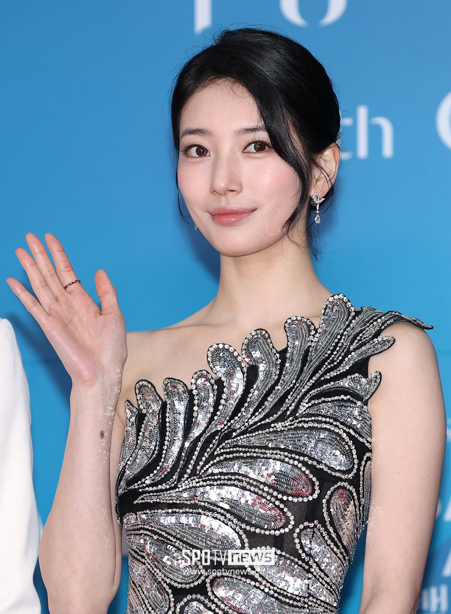 [잡담] 수지 드레스 ㄹㅇ 얼굴이 다했다 진짜,,, | 인스티즈