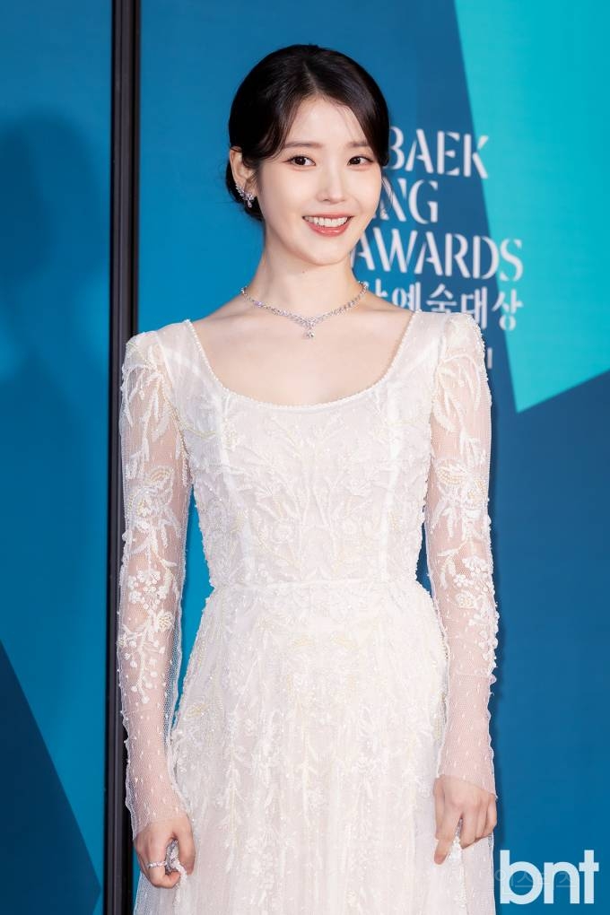 오늘자 헤메코 레전드 찍은 아이유 백상예술대상 | 인스티즈