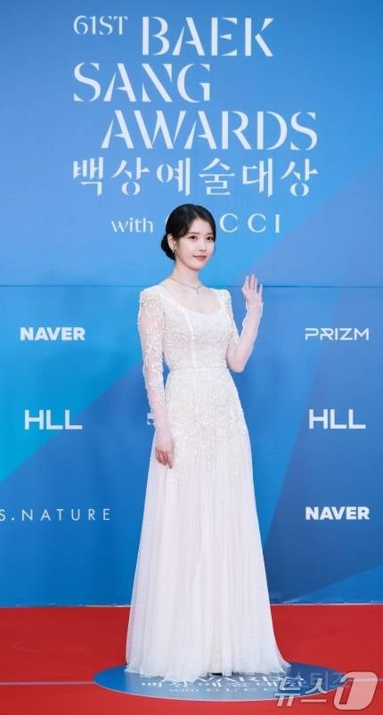 오늘자 헤메코 레전드 찍은 아이유 백상예술대상 | 인스티즈