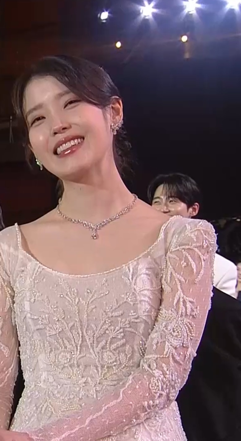 [잡담] 변우석 아이유 투샷 | 인스티즈