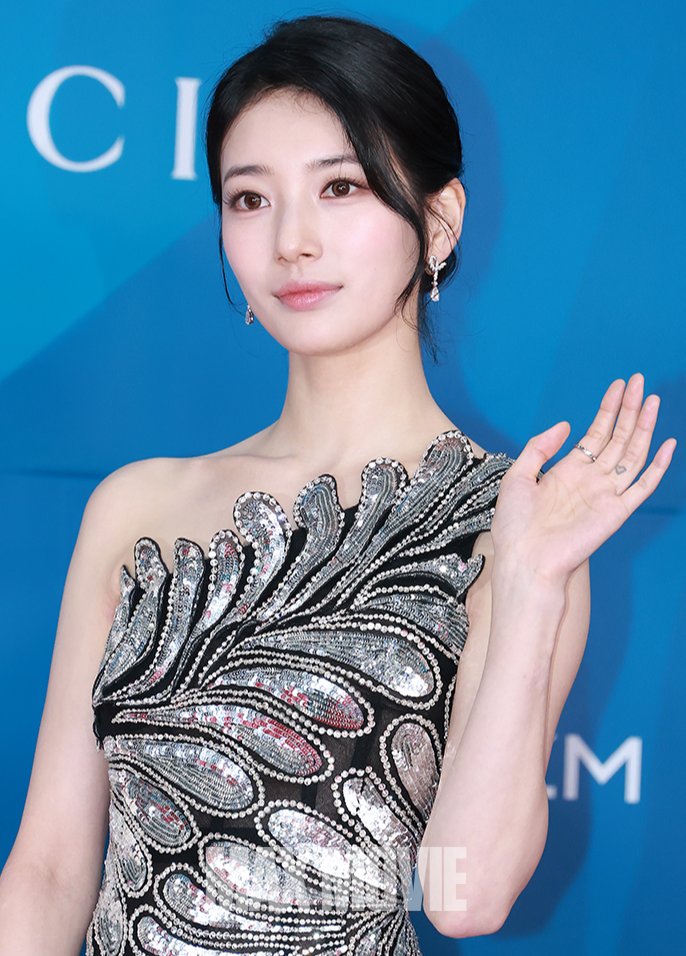 [잡담] 오늘 수지 블랙스완 그자체세요...🖤🪶 | 인스티즈