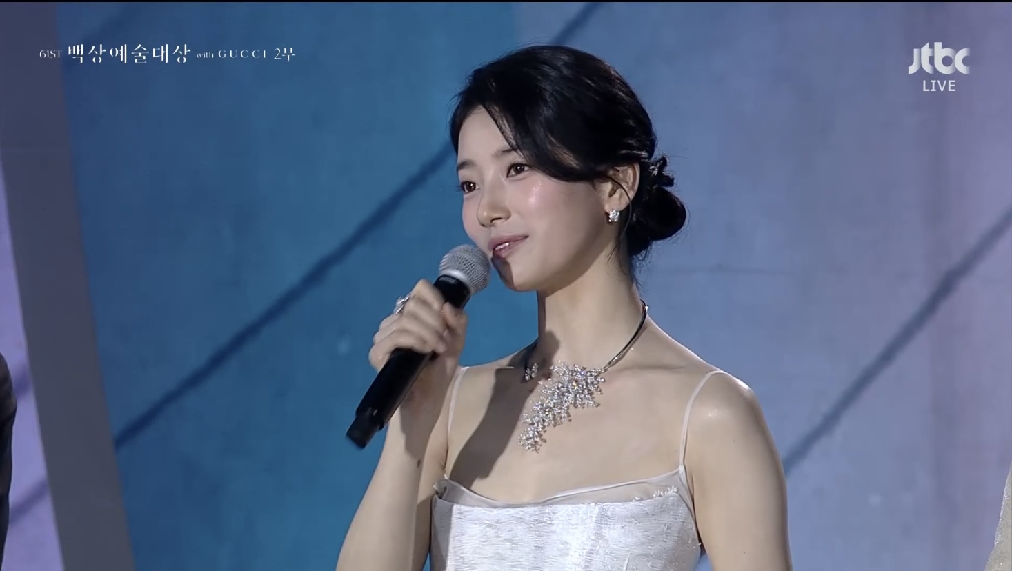 [잡담] 수지 백상 2부 드레스 미쳤다... | 인스티즈