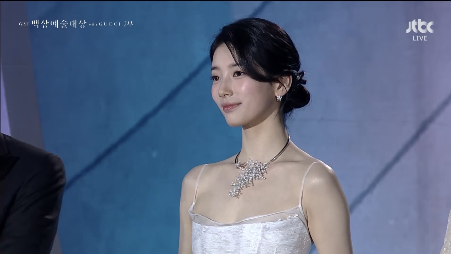 [잡담] 수지 백상 2부 드레스 미쳤다... | 인스티즈