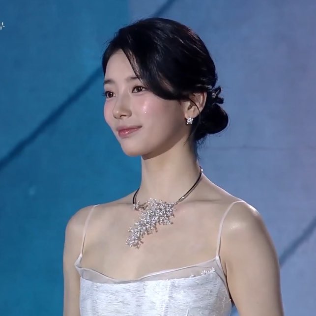 [잡담] 수지 어제 백상 캡처 이렇게 두개 진심 ㄹㅈㄷ다 | 인스티즈