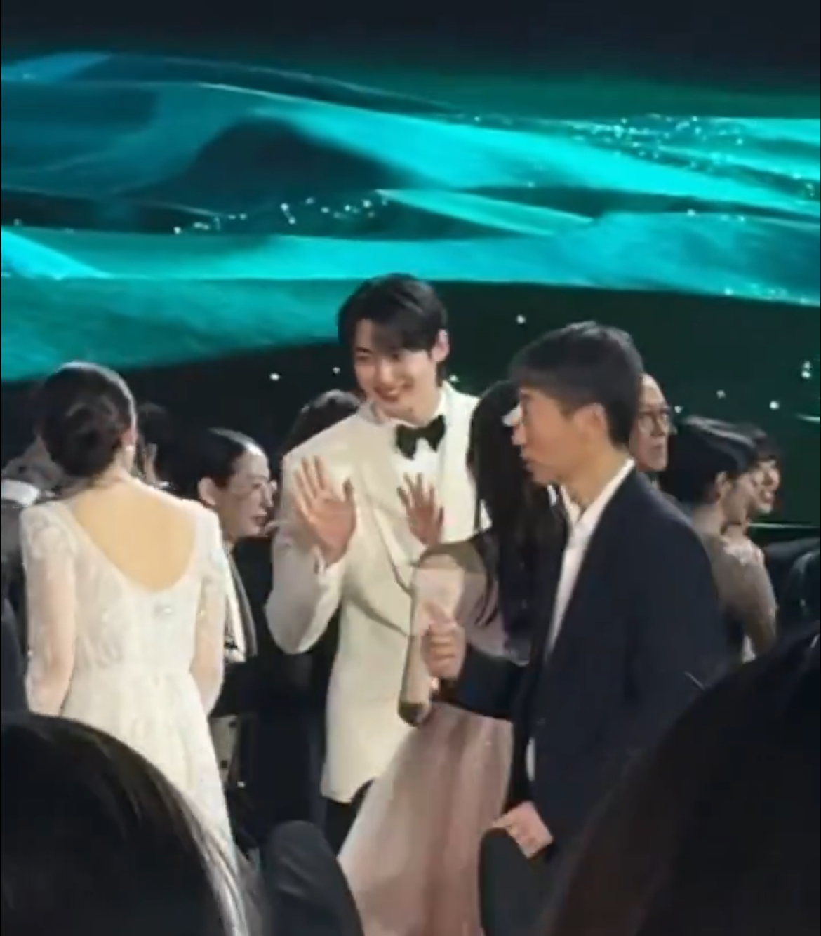 [잡담] 아이유 변우석 케미 그닥이라 생각했었는데 | 인스티즈