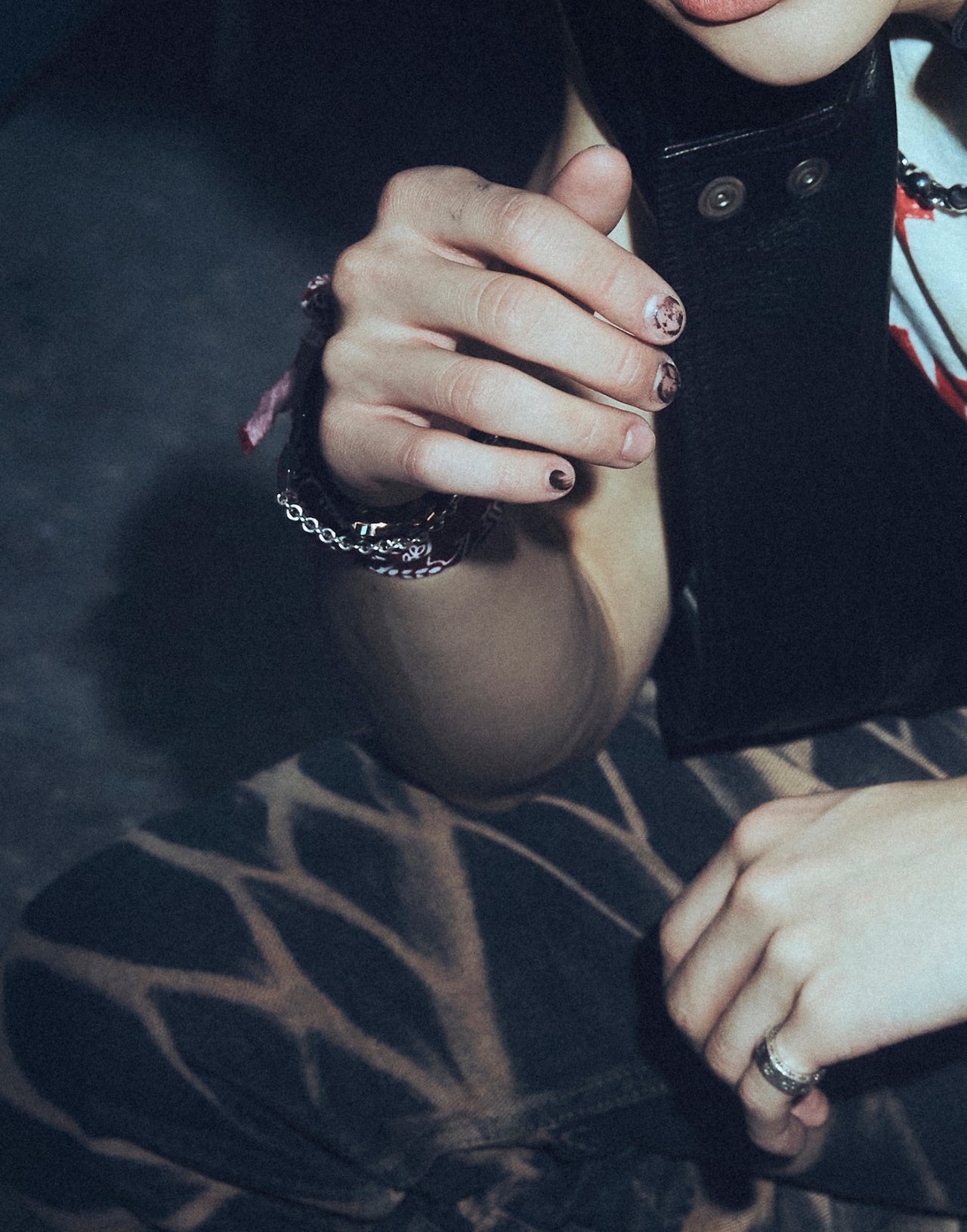 [잡담] 원빈앤톤 락스타 손톱 디테일봐 | 인스티즈