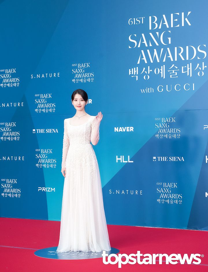 [잡담] 오 아이유 베스트 드레스로 뽑혔네 | 인스티즈