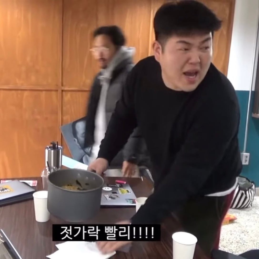 [잡담] 아이유 변우석 젓가락 가져와 | 인스티즈
