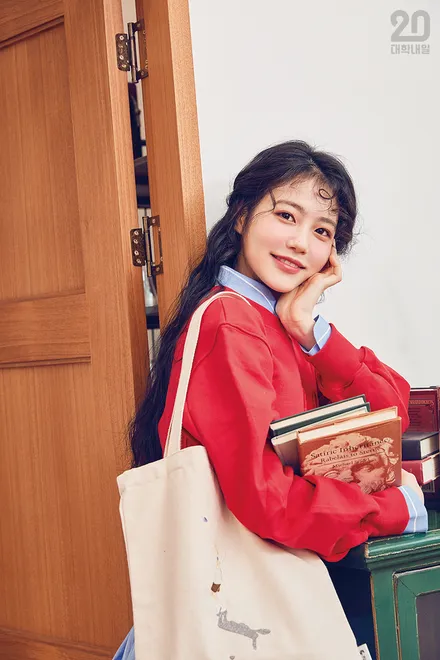 [잡담] 와 신예은 대학내일 표지 봐봐 | 인스티즈