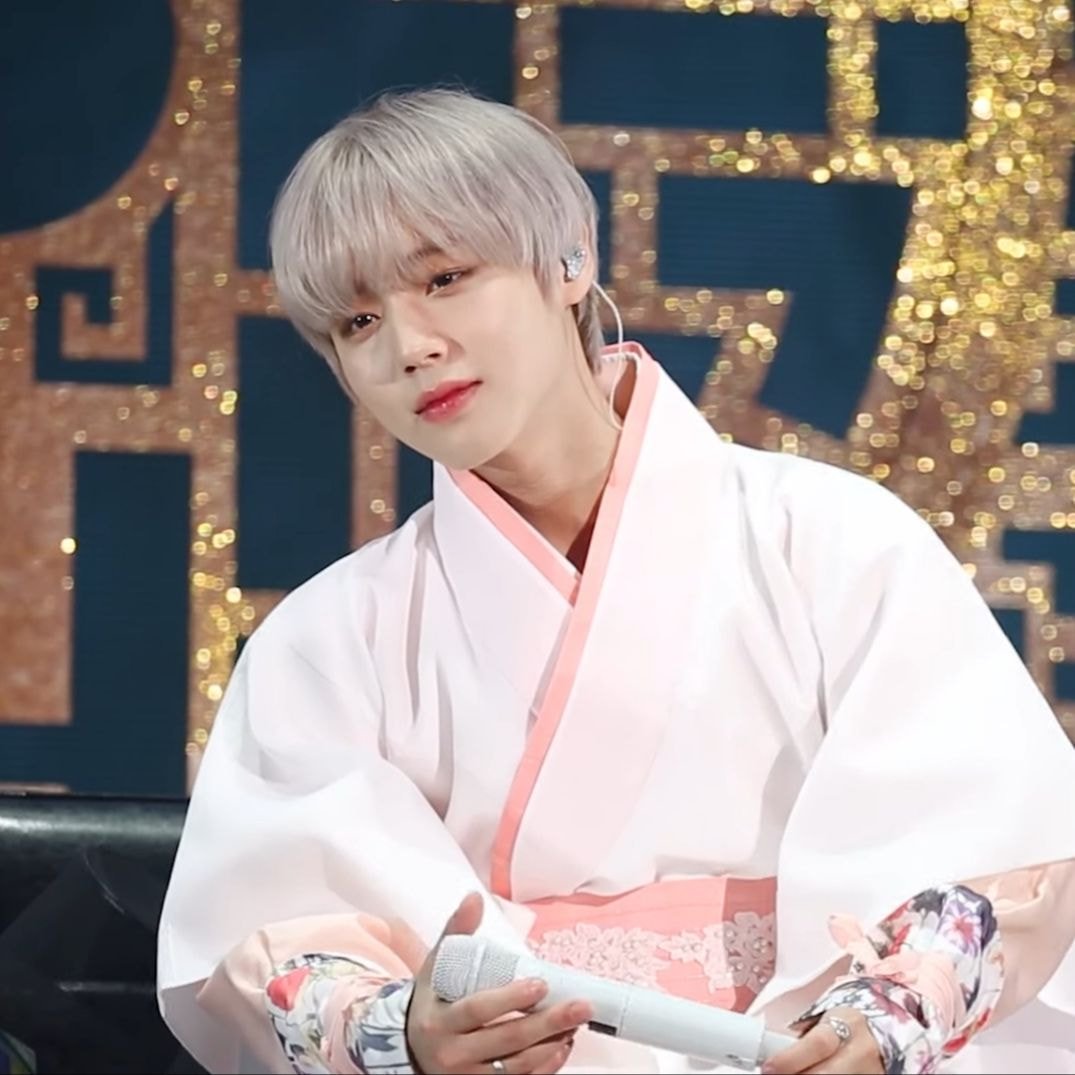 [잡담] 트윗 보다가 팬미팅때 한복 입은 박지훈 봤는데 걍 꽃도령임 | 인스티즈
