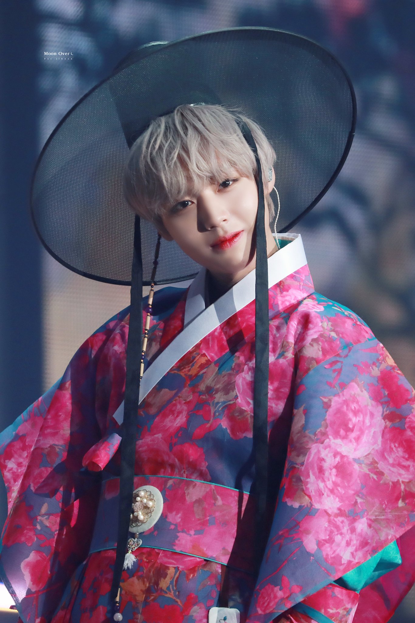 [잡담] 트윗 보다가 팬미팅때 한복 입은 박지훈 봤는데 걍 꽃도령임 | 인스티즈