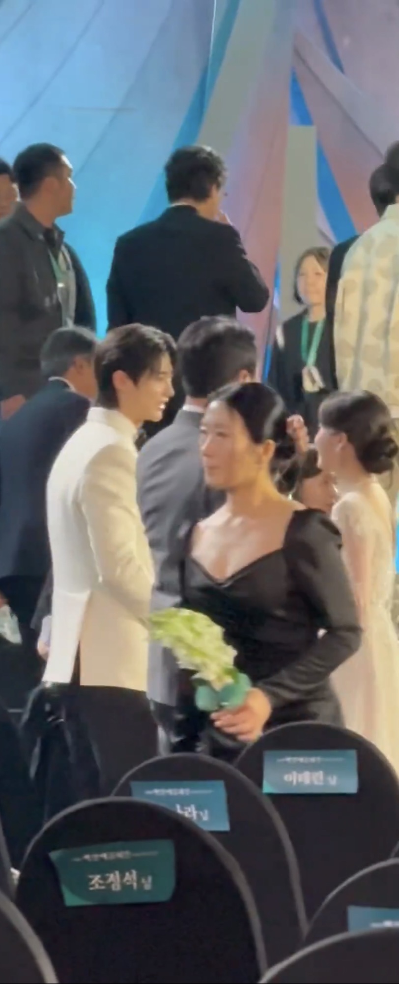 [잡담] 아이유 변우석 투샷 찍힌 거 보고가 | 인스티즈