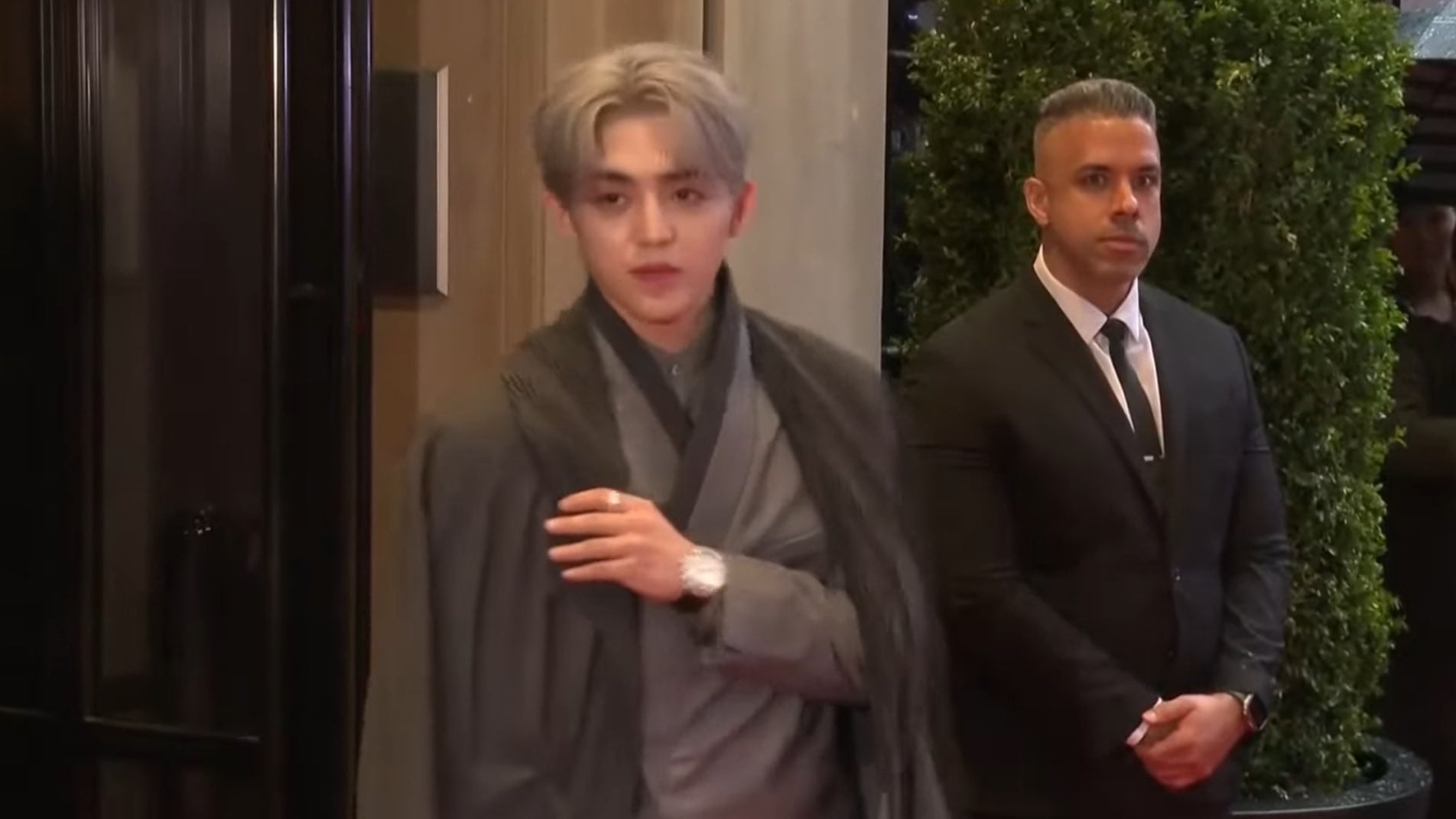 [잡담] 에스쿱스 멧갈라 의상 한복 느낌이라 너무 조으네 | 인스티즈
