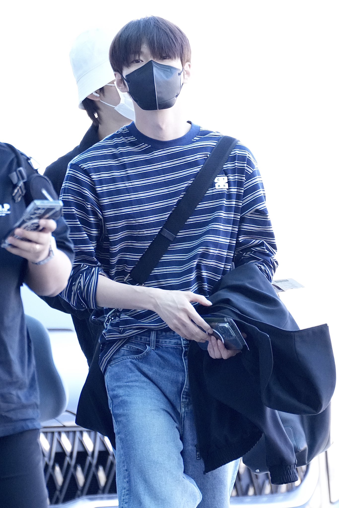 [잡담] 오늘 127 출국 도영 real 청순하다.. | 인스티즈