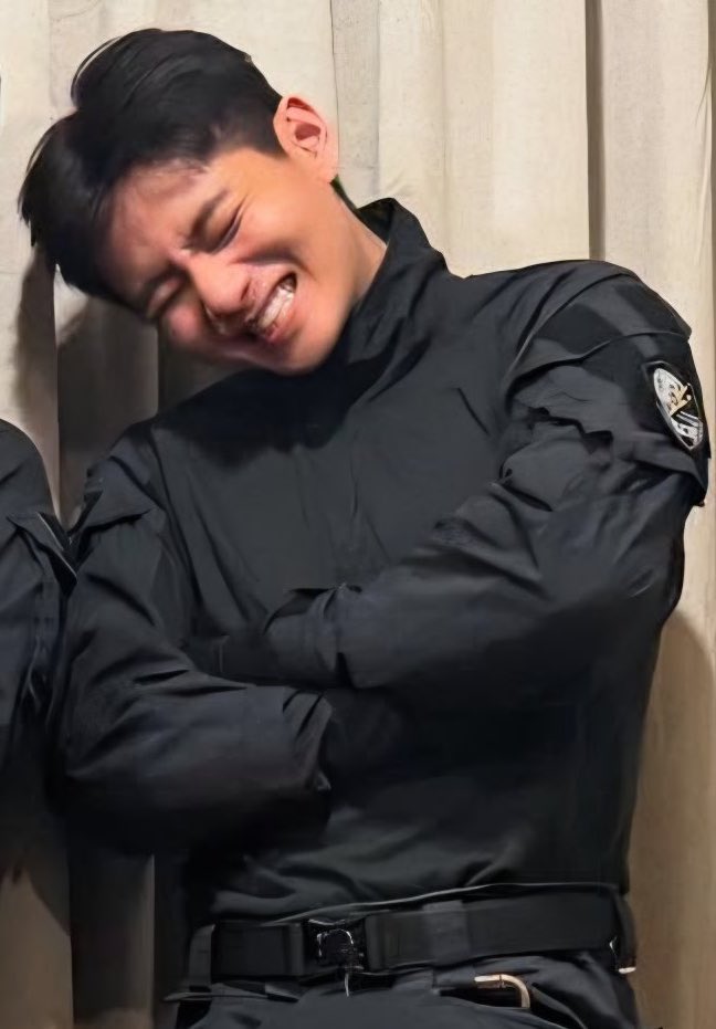 [잡담] 방탄 뷔가 입었던 sdt 특수부대 복장들 | 인스티즈