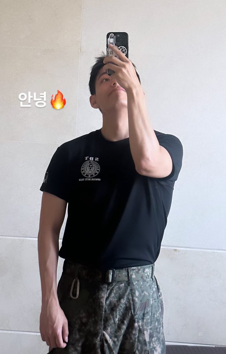 [잡담] 방탄 뷔가 입었던 sdt 특수부대 복장들 | 인스티즈
