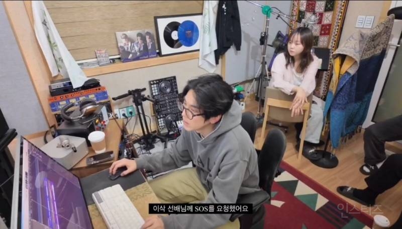 같은소속사 후배 디렉팅하는 선배 모먼트.jpg | 인스티즈