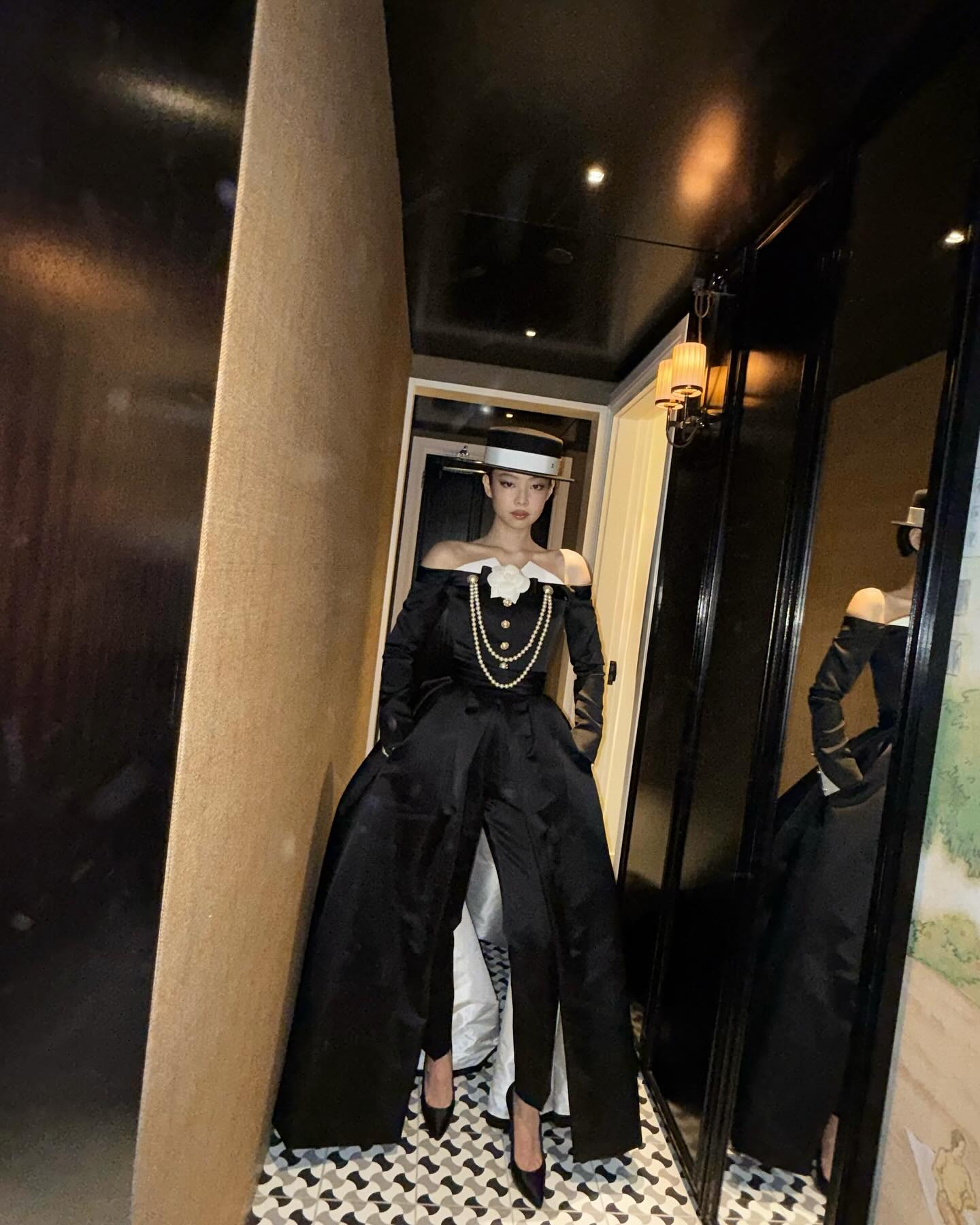 [잡담] 제니 멧갈라 사진들 더 올려줘써🥹🖤 | 인스티즈