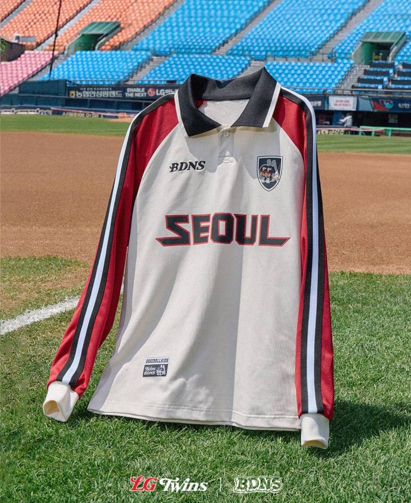 [잡담] 이런거 집단지성이라고 그랬어 4벌 중에 하나만 골라주이소..🥹❤️🖤 | 인스티즈