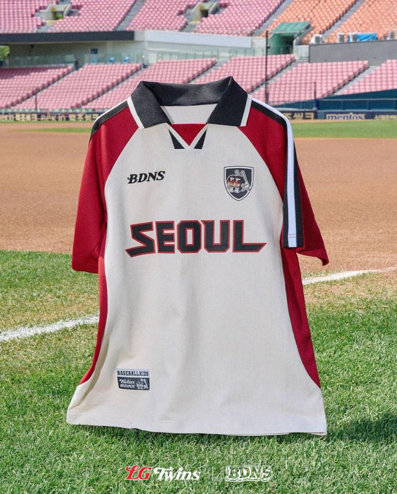 [잡담] 이런거 집단지성이라고 그랬어 4벌 중에 하나만 골라주이소..🥹❤️🖤 | 인스티즈