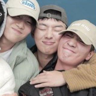 [잡담] 최현욱 사진 찍을 때 볼 맞대는 거 넘 ㄱㅇㅇ | 인스티즈