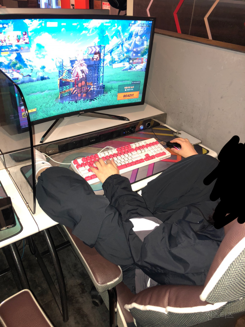 내 친구 게임 진짜 특이한 자세로 해ㅋㅋㅋ | 인스티즈