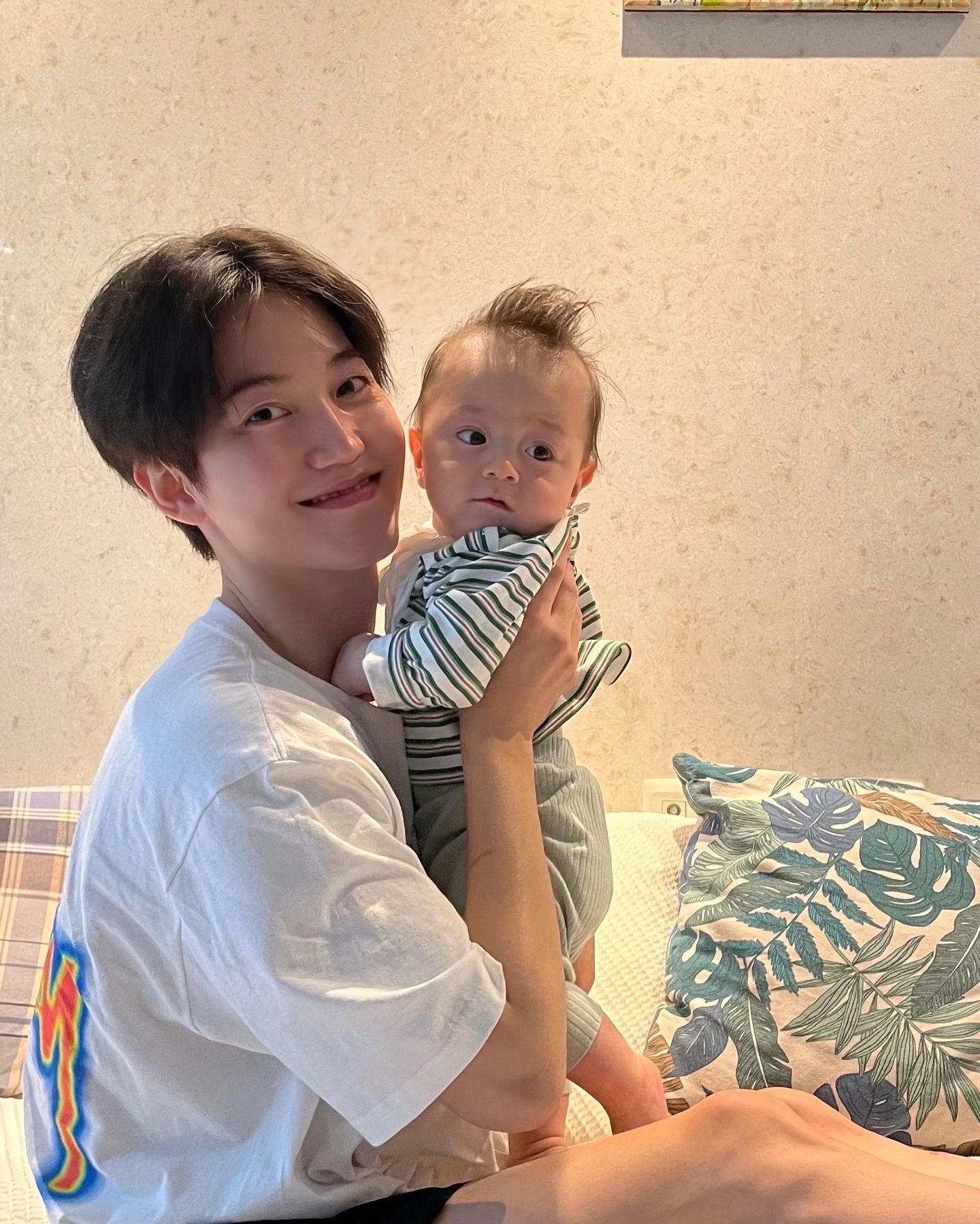 [잡담] 조카가 삼촌이랑 이렇게까지 닮아도 되는거임????? | 인스티즈