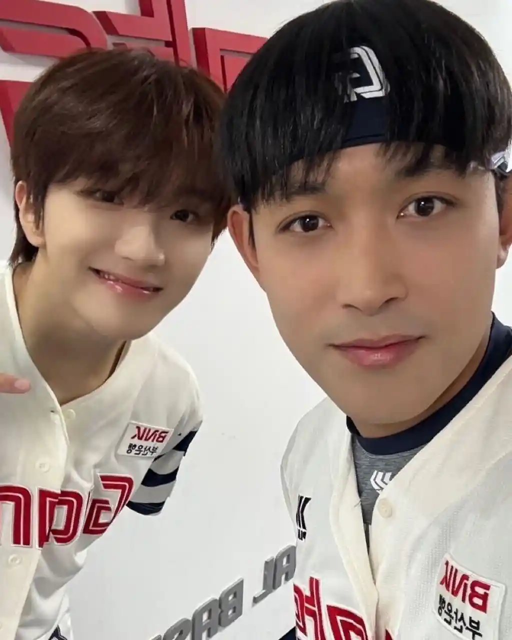김운학 운왼 운른 셀카 webp (2) 공유 | 인스티즈