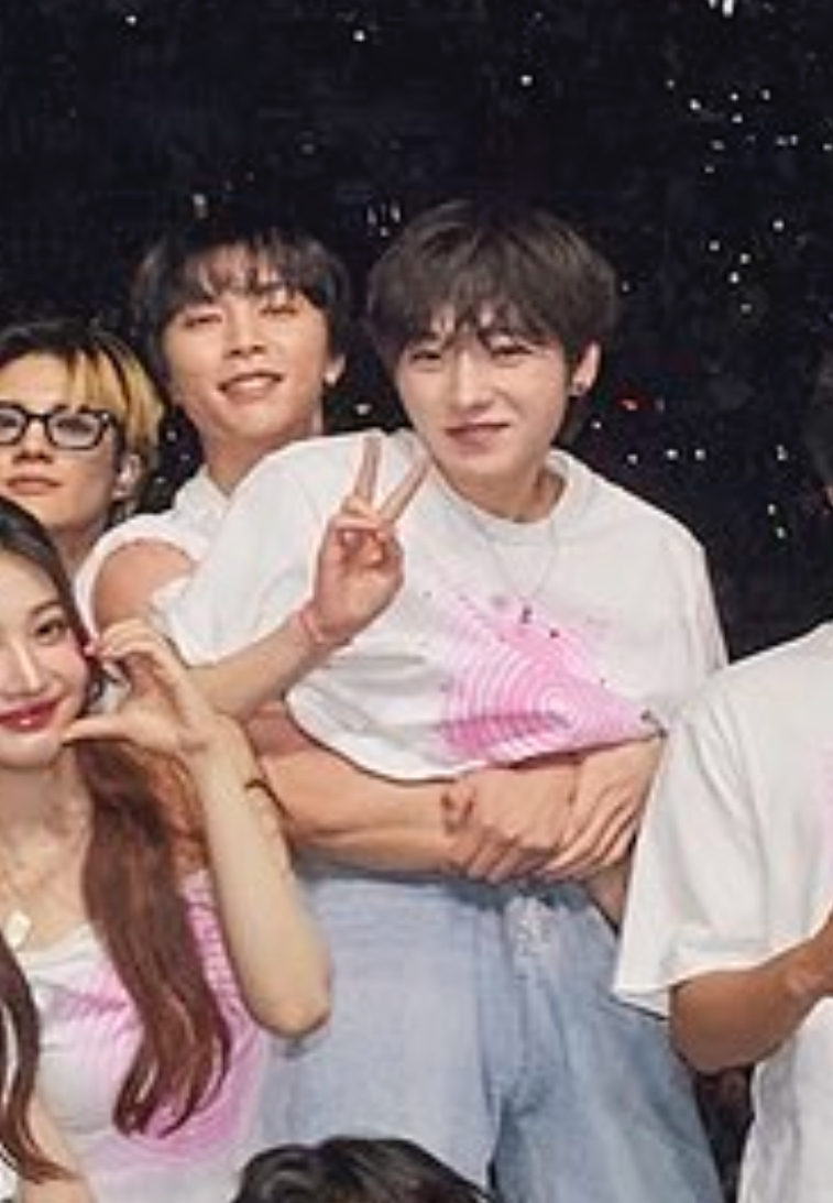 [잡담] 슴콘 단체사진 속 쟈니 사쿠야 좀 봐 | 인스티즈