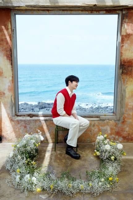 이창섭, 신곡 '꽃이 되어줄게' 스페셜 클립 공개…감성 가득 보이스 | 인스티즈