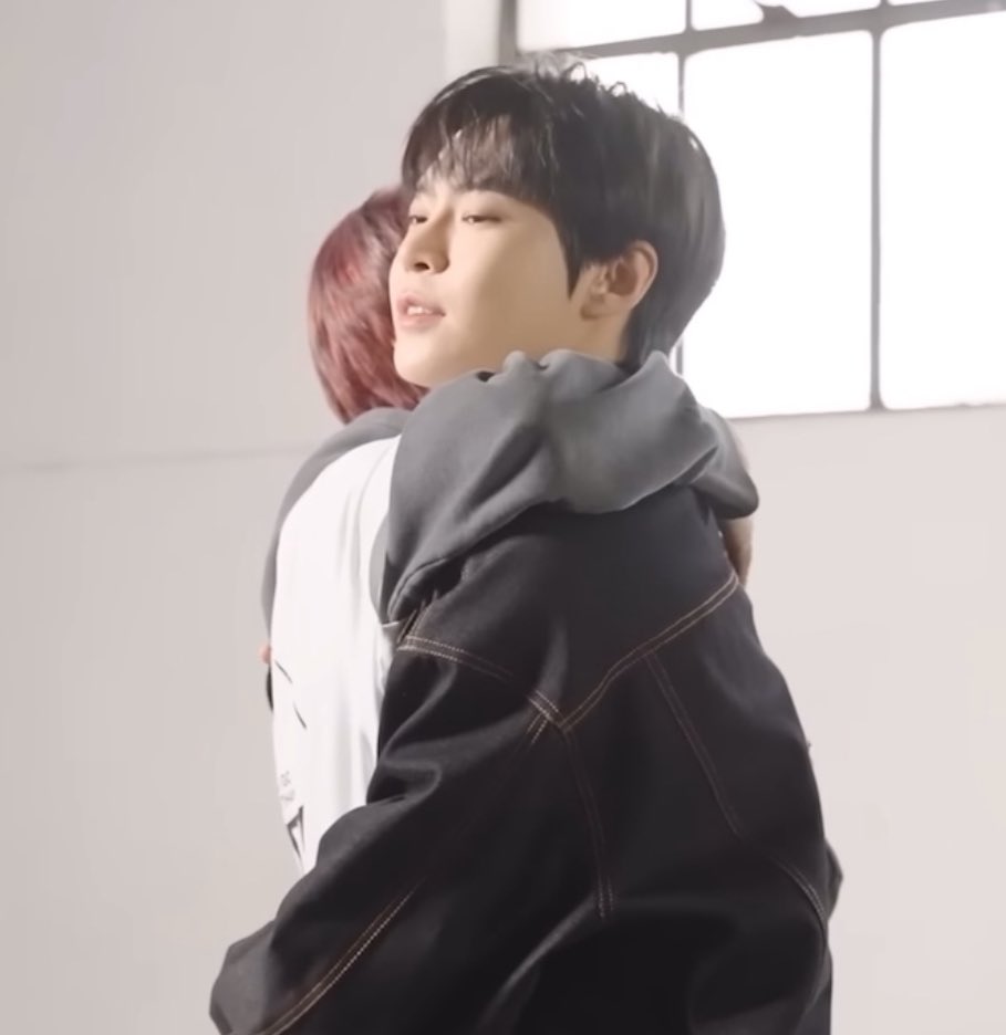 [잡담] 뒤통수가 똥그란 사람을 참지못하는 도영 (feat. 해찬) | 인스티즈