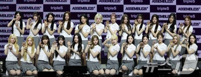 여고 느낌 제대로라는 트리플에스 실시간 쇼케이스.jpg | 인스티즈