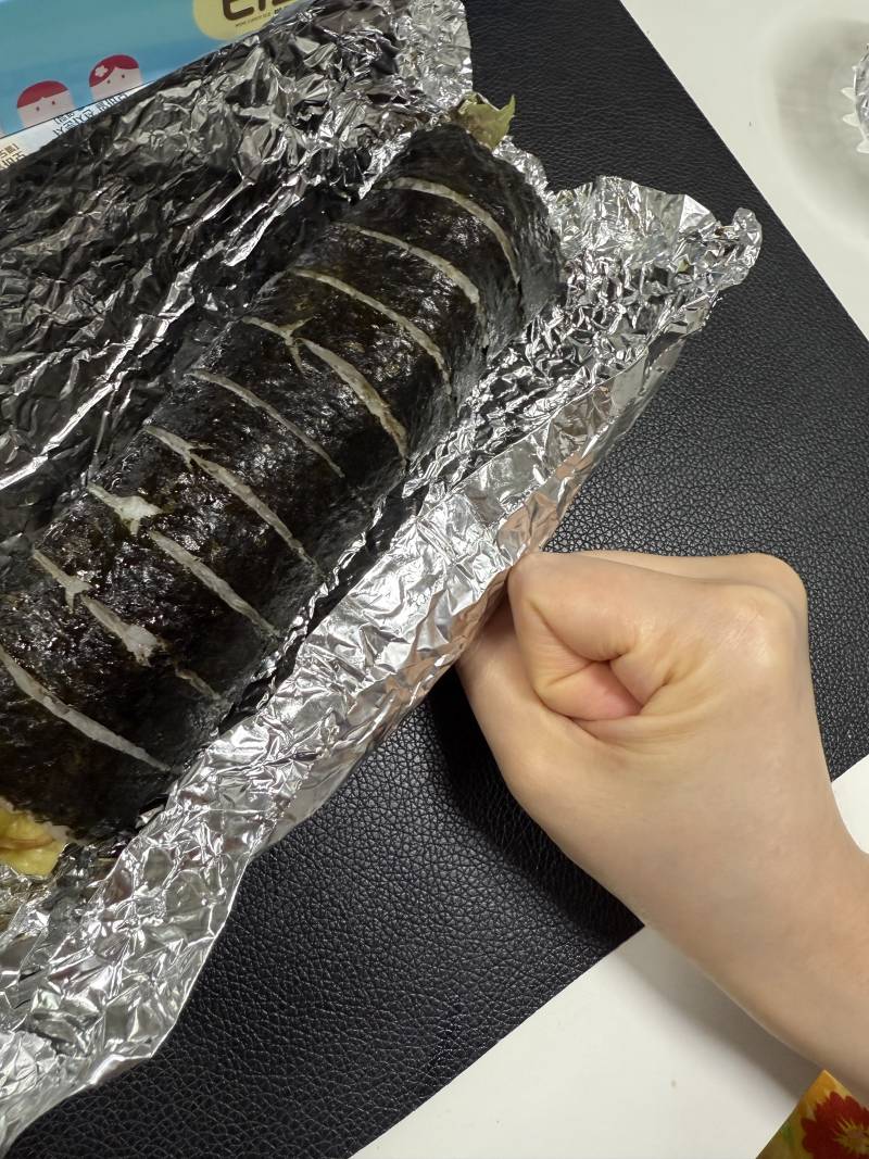 [잡담] 요즘 김밥 너무 크지 않아,,? 먹기 힘들어 | 인스티즈