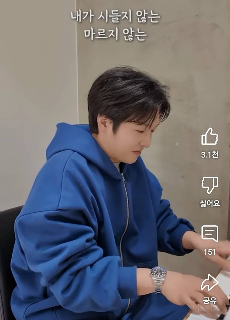잘생겼는데 피아노까지 잘치는 남돌.jpg | 인스티즈