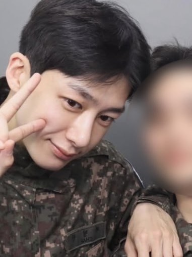 [잡담] 채형원 오늘 전역하는데.. 최근 얼굴 에바 | 인스티즈