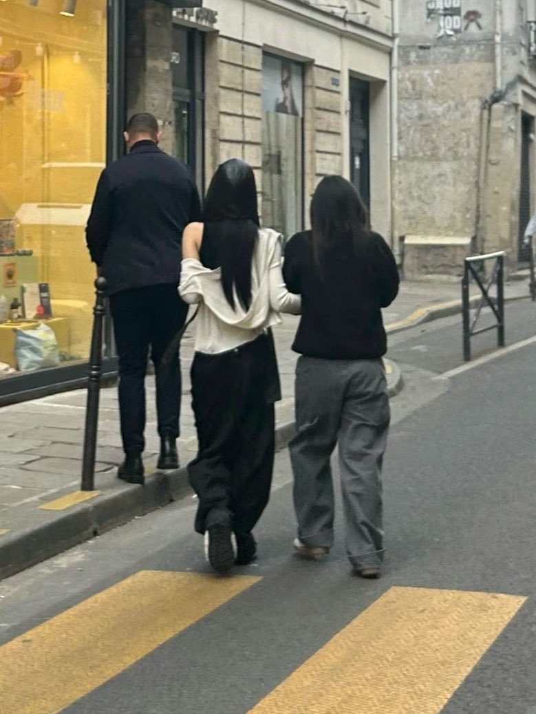 [잡담] 제니 파리에 있나봐 | 인스티즈