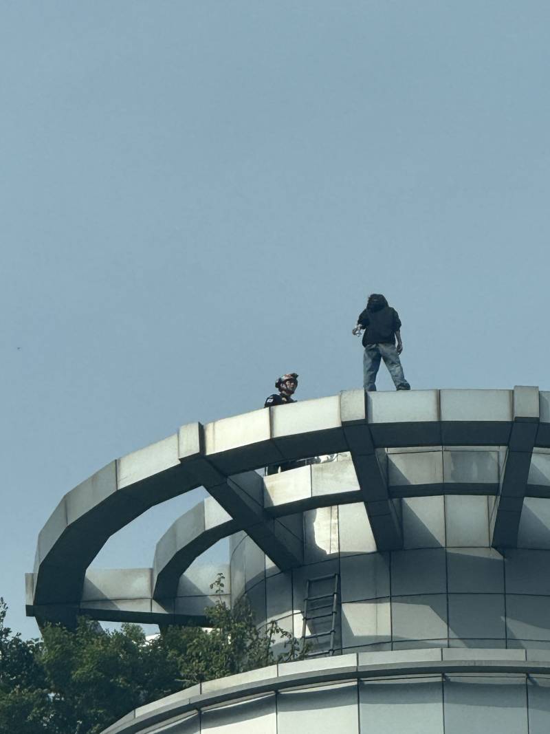 [정보/소식] 강남역 실시간 투신소동으로 에어매트까는중 | 인스티즈