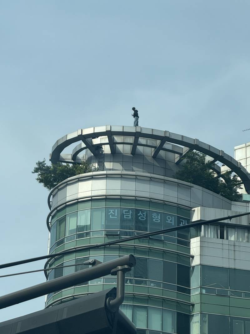 [정보/소식] 강남역 실시간 투신소동으로 에어매트까는중 | 인스티즈