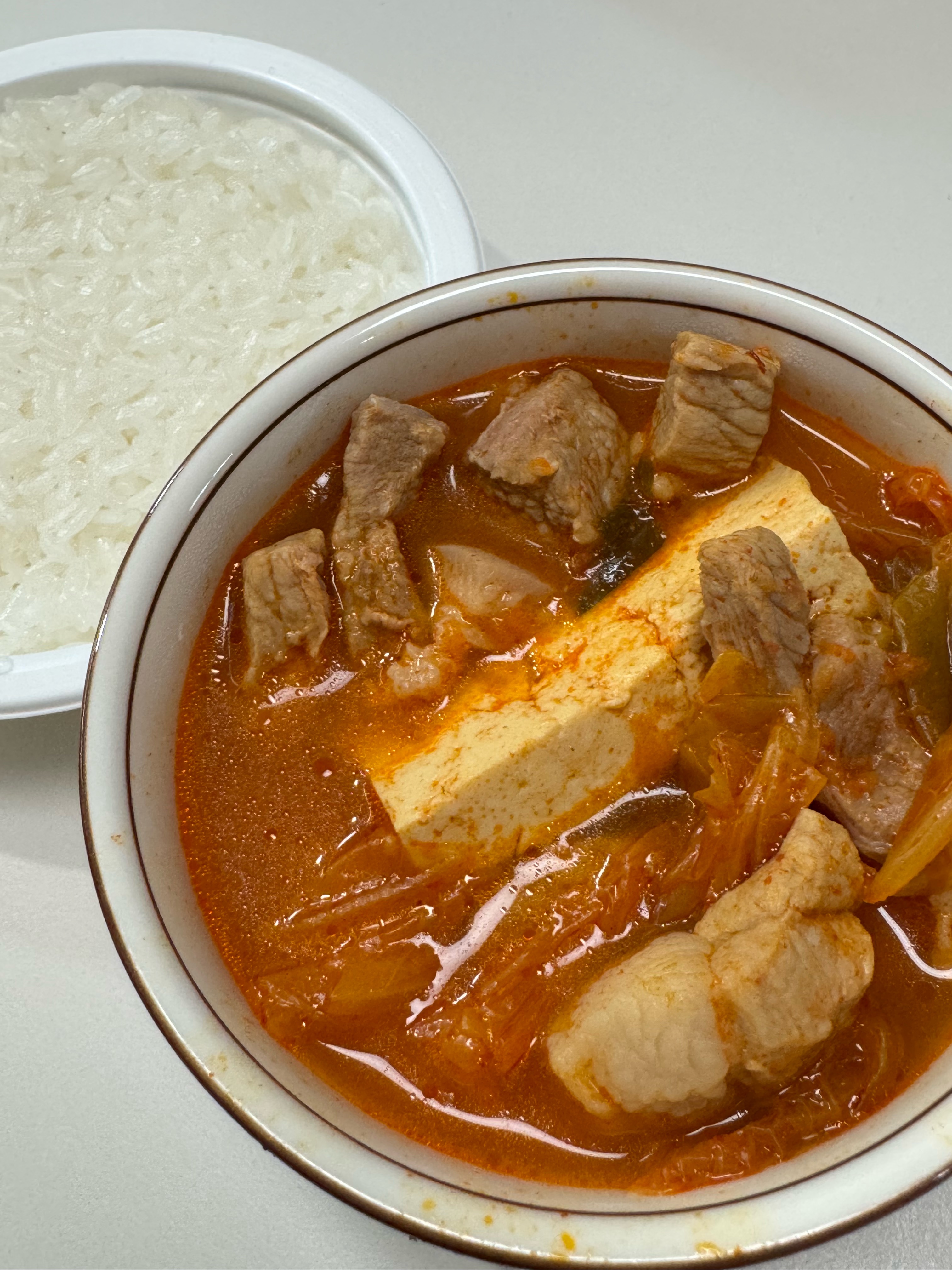 [잡담] 우시 김치찌개 고기 다 대영이 퍼준거 아님? | 인스티즈