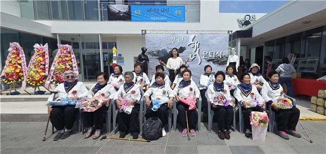 [잡담] 오늘 문소리 제주 해녀 은퇴식 갔대 | 인스티즈