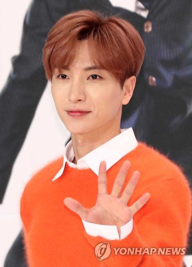 "아이 러브 트럼프!” 이특, SM 30주년 콘서트서 美 대통령 향한 절절한 고백 | 인스티즈