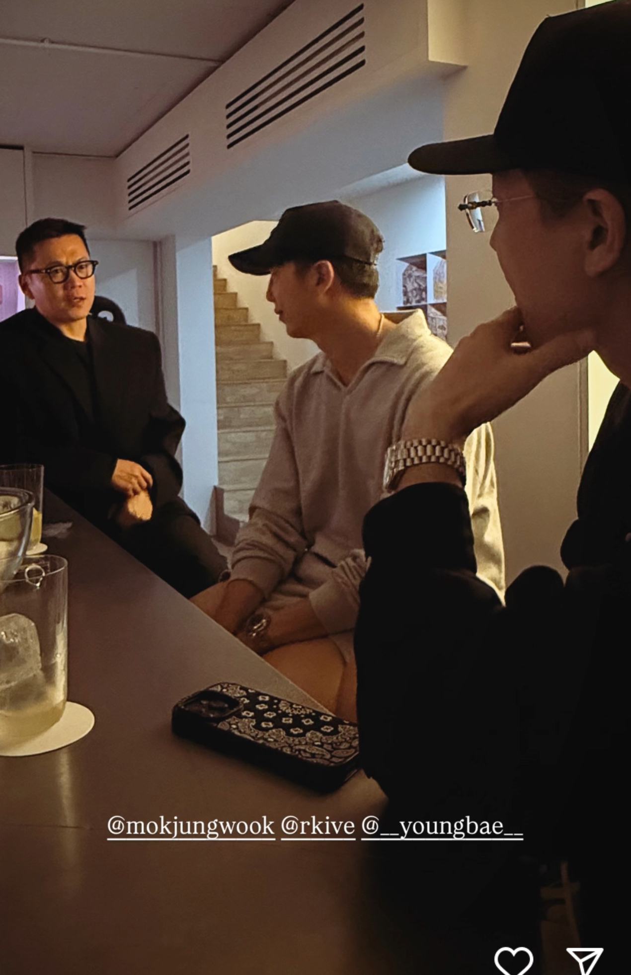 [잡담] 방탄 알엠이랑 빅뱅 태양이랑 둘이 미술관 갔나보네 | 인스티즈