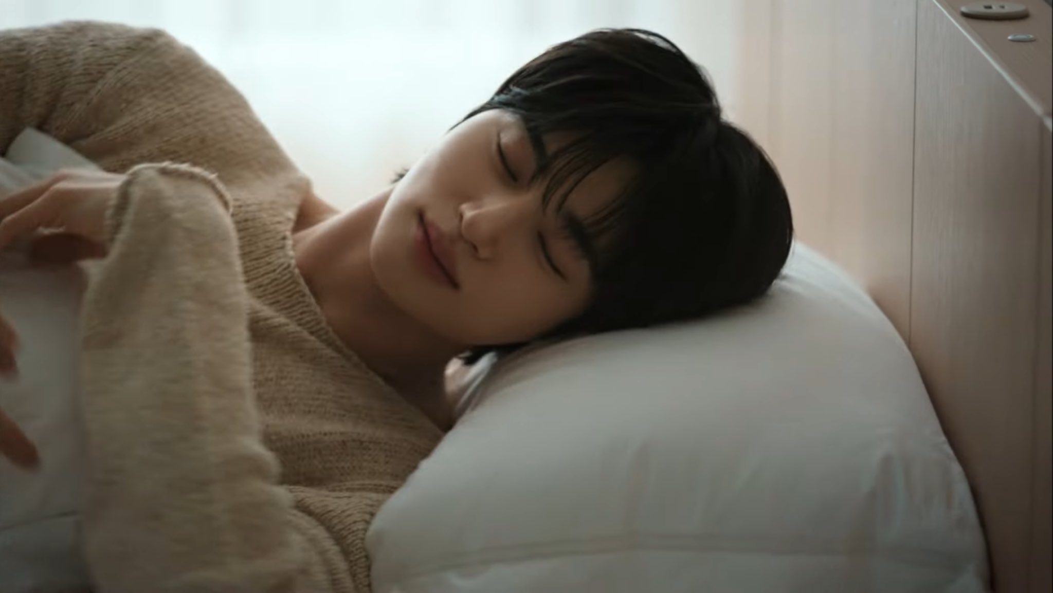 [잡담] 변우석 누워있는데 졸라 잘생김 | 인스티즈