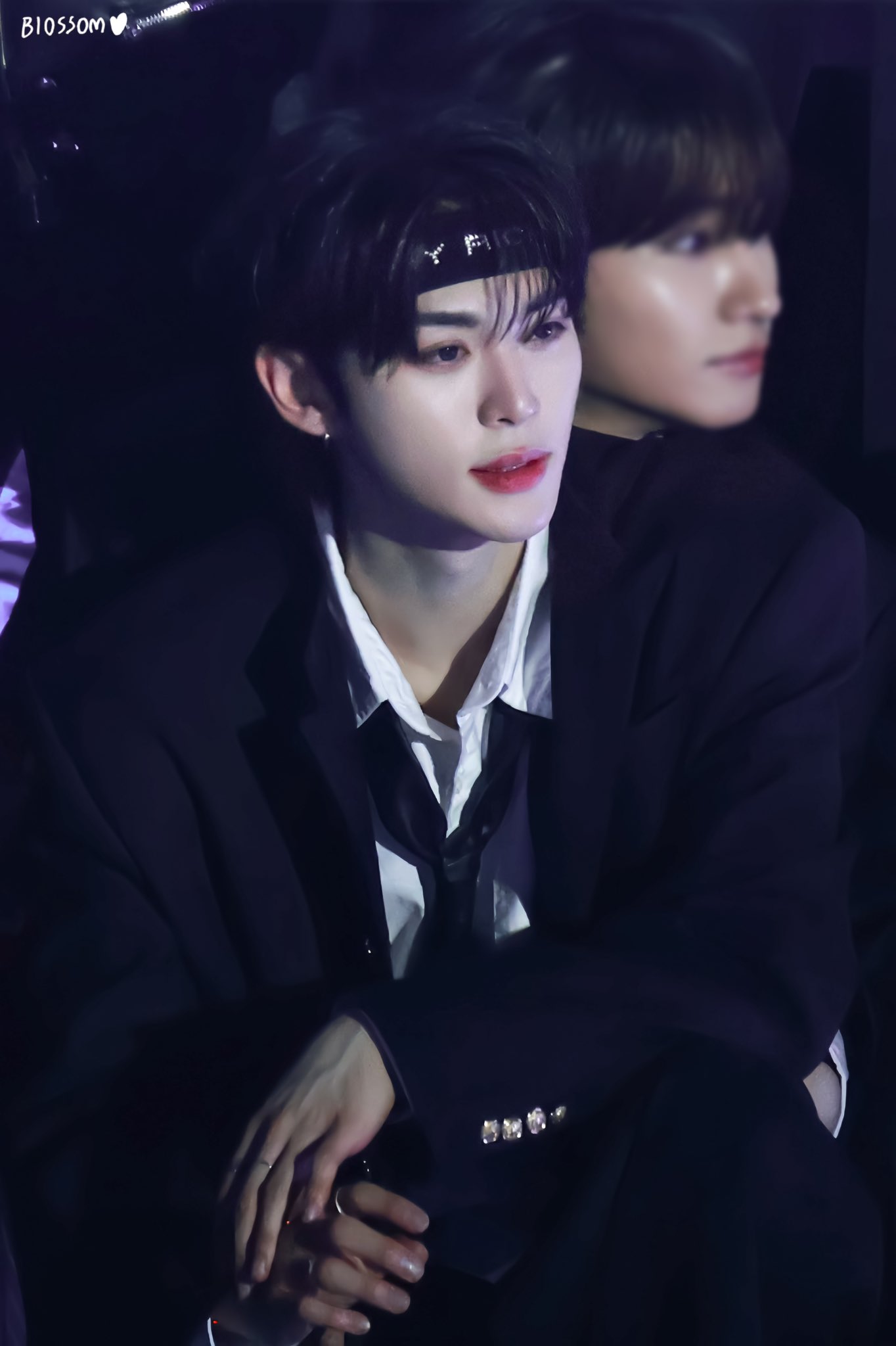 [잡담] 최애 머리에 밴드류 차는거 극호 | 인스티즈