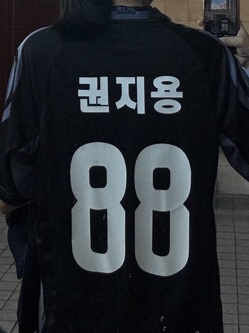 요즘 초딩들한테 인기 𝙅𝙊𝙉𝙉𝘼많은 의외의 아이돌.jpg | 인스티즈