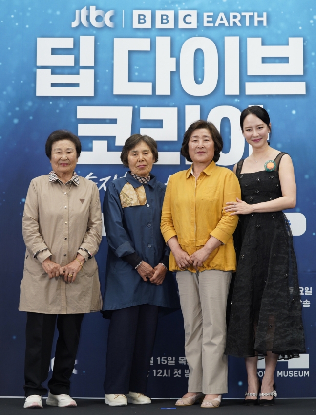 [정보/소식] [SC현장] "'폭싹' 흥행 잇고파"…송지효, '딥 다이브 코리아'로 요망진 해녀 변신 (종합) | 인스티즈