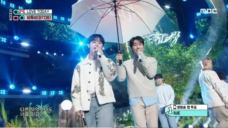 전원 핸드마이크 쓰는 아이돌 그룹.jpg | 인스티즈