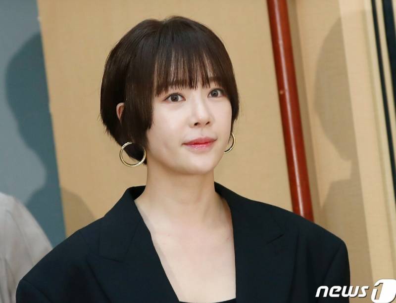 [단독] 배우 황정음 회삿돈 42억 빼돌려 가상화폐 투자…혐의 인정 | 인스티즈