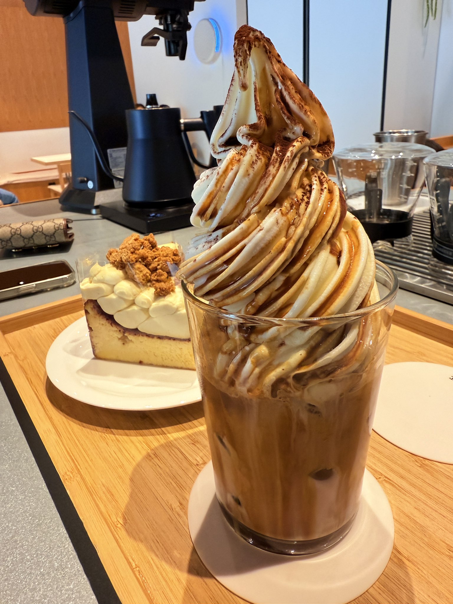 [잡담] 과소광고로 난리난 대전카페의 아이스크림 라떼 | 인스티즈